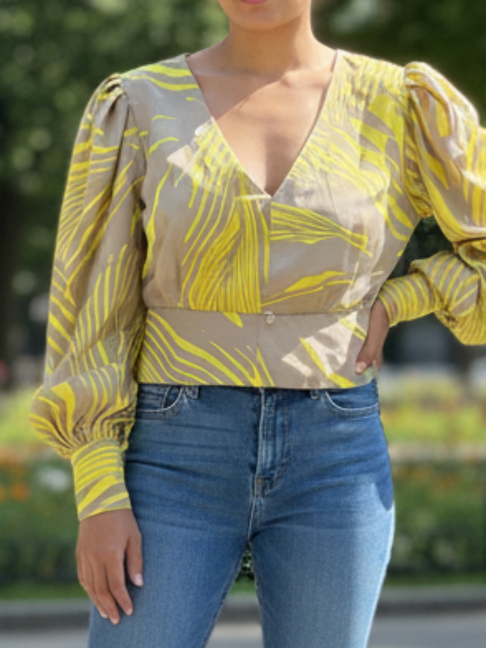 NWT banana, republic, top and yellow abstract blouse. 2